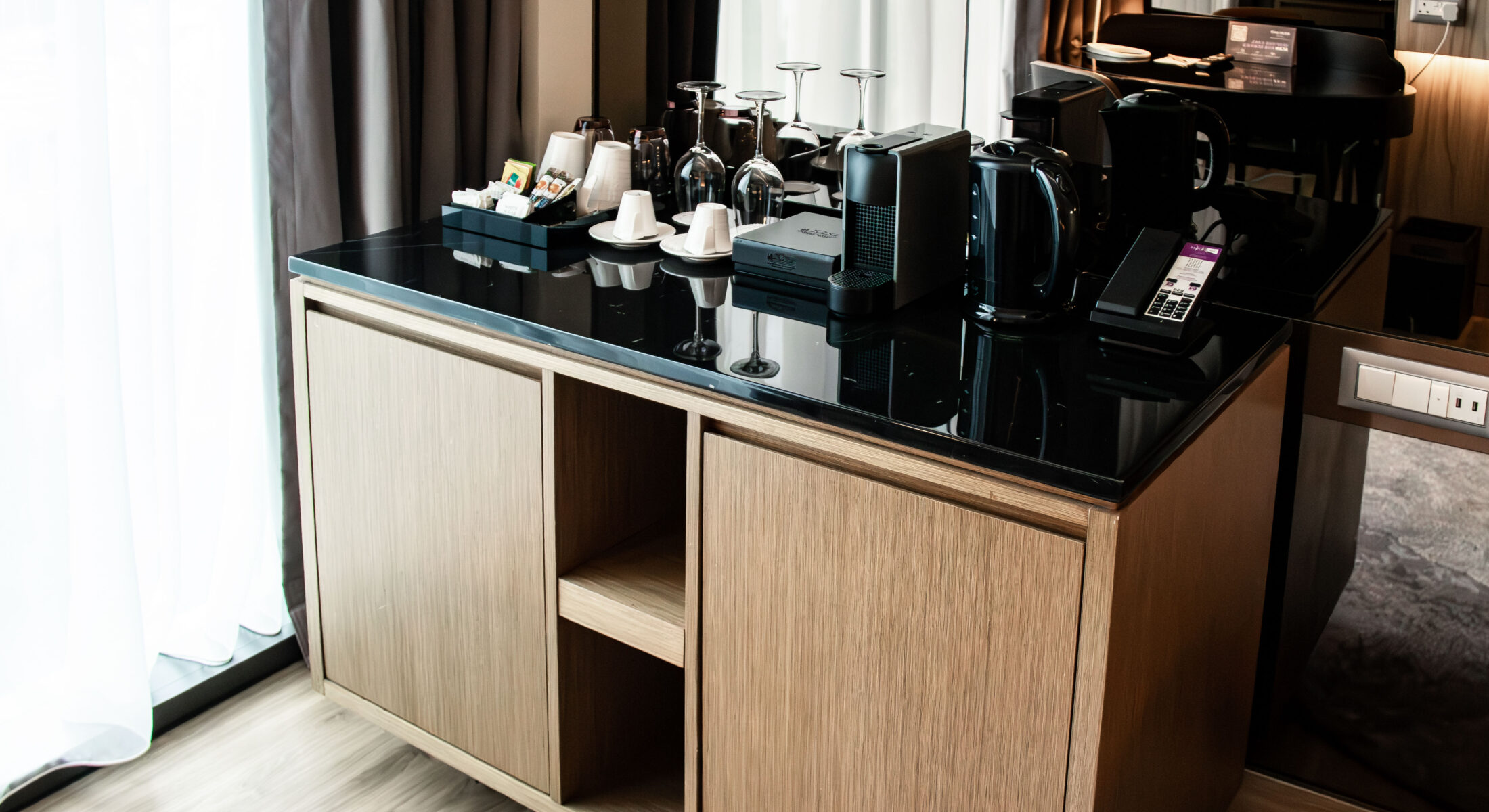 Suite_Minibar_Mercure Singapore on Stevens